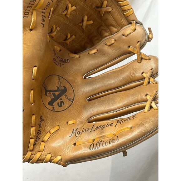 Vintage Fieldmaster NBR16101 Oakland A's Major League Model 1970s High Quality - Picture 2 of 9